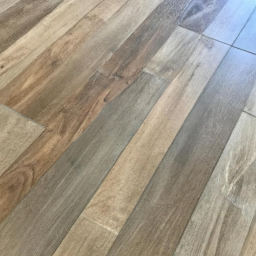 Réparation de plancher : Réparez vos Planchers Abîmés pour un Rendu Parfaitement Lisse Murs-Erigne